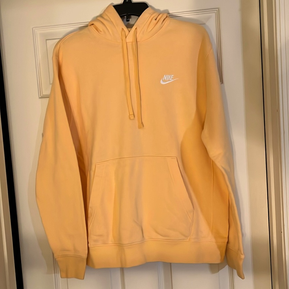Men’s Nike sweatshirt. Size medium.